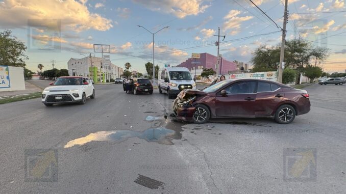 Choque en la colonia Leones Universidad deja a dos adultos mayores lesionados