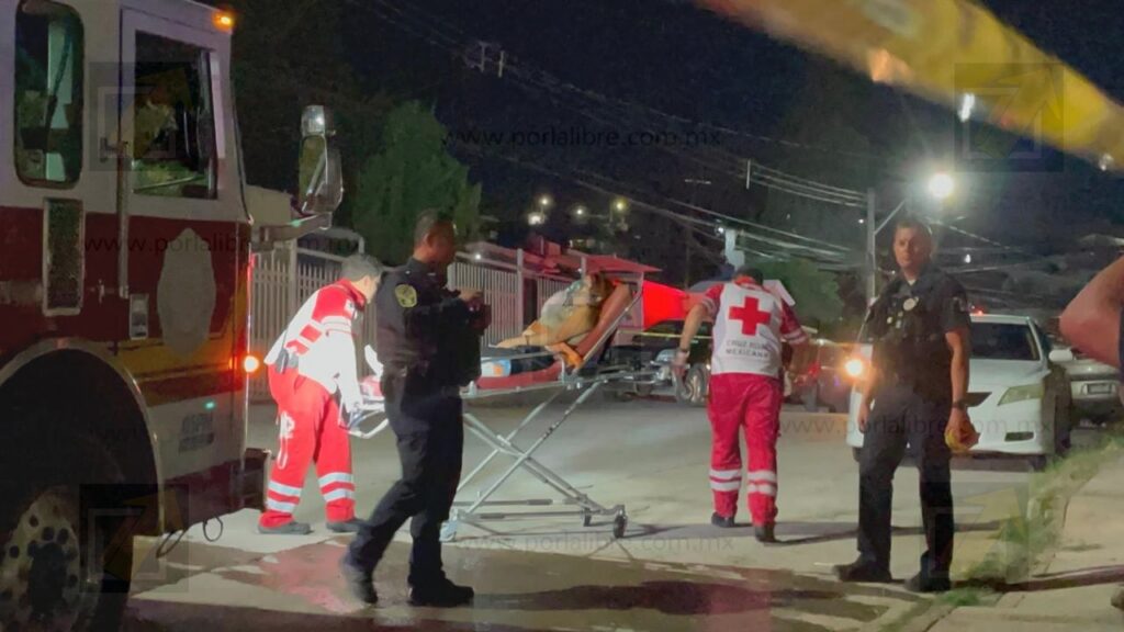 Héroe desafía las llamas y salva a tres niños de un incendio que consumió una vivienda