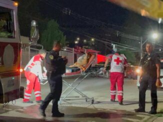 Héroe desafía las llamas y salva a tres niños de un incendio que consumió una vivienda