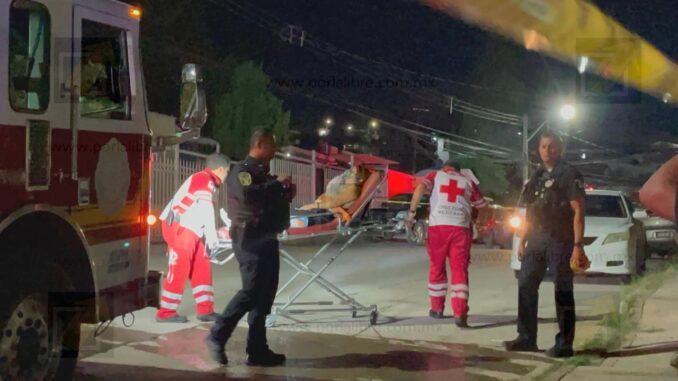 Héroe desafía las llamas y salva a tres niños de un incendio que consumió una vivienda
