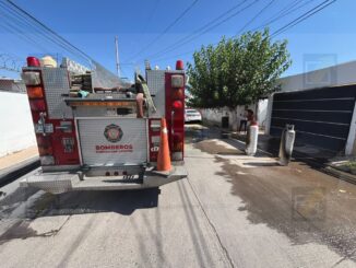 Explosión e incendio en vivienda movilizan a cuerpos de emergencia en Quintas Carolinas