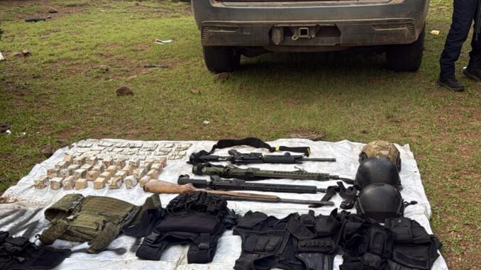 En enfrentamiento en Guerrero policías estatales abaten a sicario y aseguran vehículos, armas y equipo táctico 
