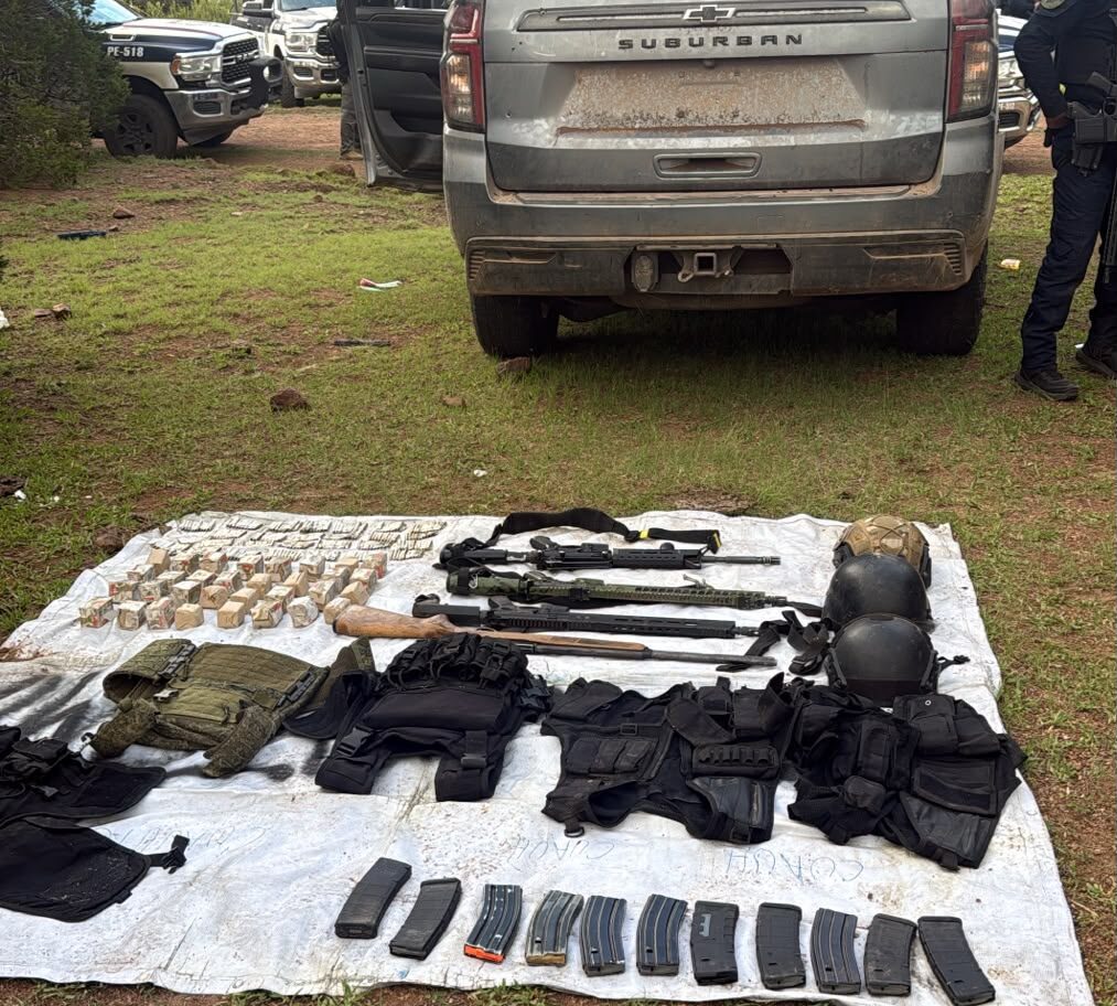 En enfrentamiento en Guerrero policías estatales abaten a sicario y aseguran vehículos, armas y equipo táctico 