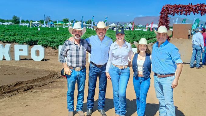 Yesenia Reyes participa en el arranque de la Expo Chilera Noroeste 2026 y refrenda su compromiso con el campo