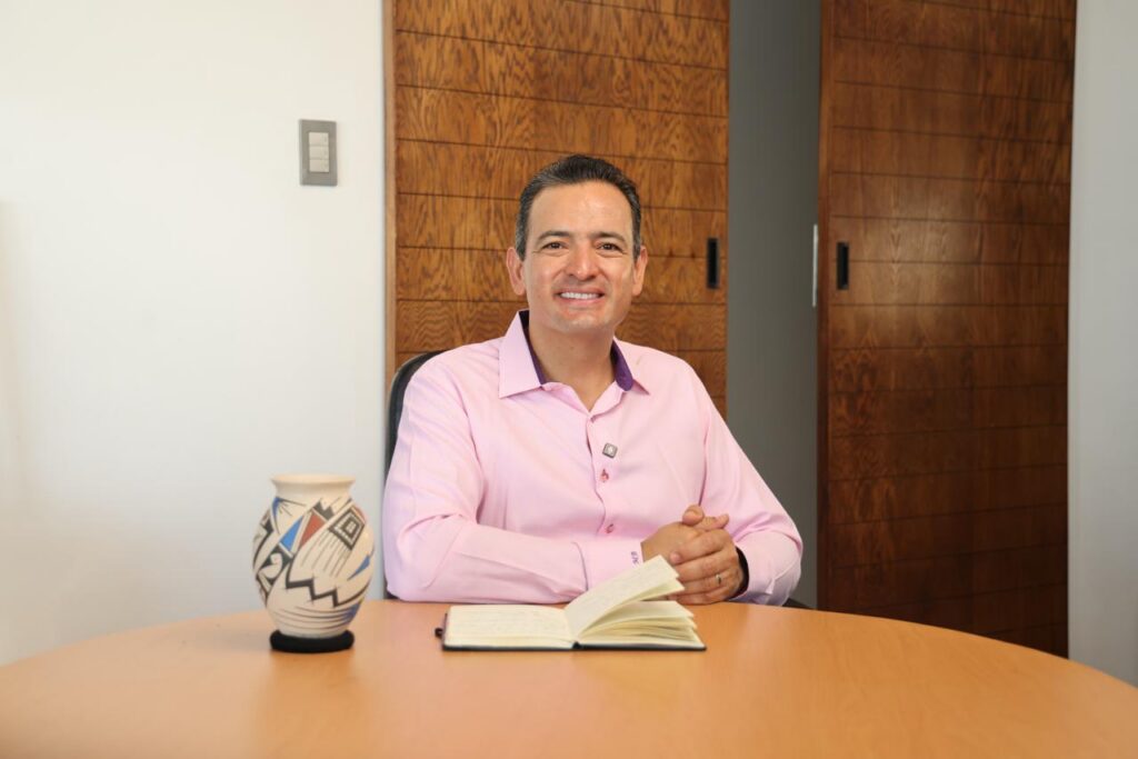 Lanza Marco Bonilla el «Reto Vida» para donar carreolas y portabebés a familias vulnerables
