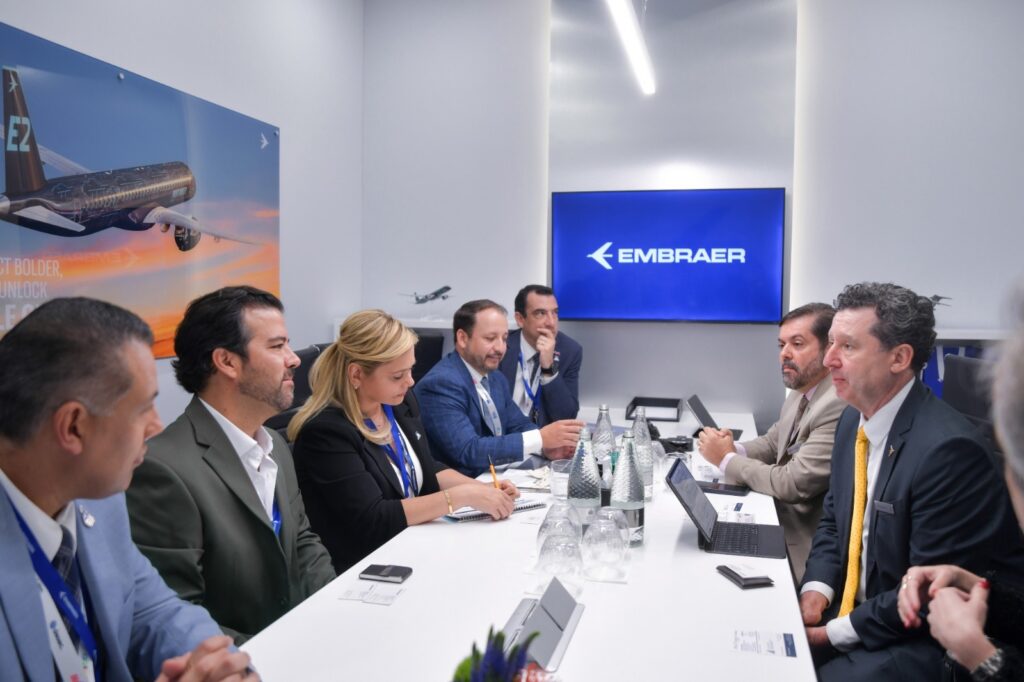 Maru Campos se reúne con representantes de Embraer en Feria Aeroespacial Farnborough 2026