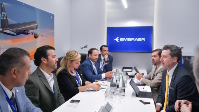 Maru Campos se reúne con representantes de Embraer en Feria Aeroespacial Farnborough 2026