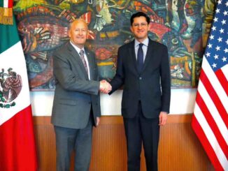 Roberto Velasco y Ronald Johnson, embajador de EE.UU., dialogan sobre agenda bilateral