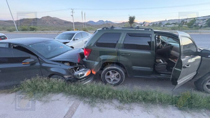 Conductora impacta dos vehículos detenidos por avería;  atropella al mecánico y a un conductor