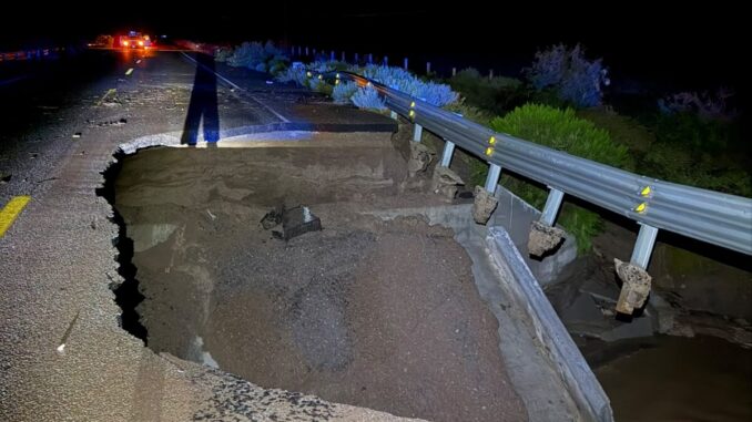Lluvias provocan CIERRE TOTAL de la carretera Janos-Palomas Viejo por daños estructurales