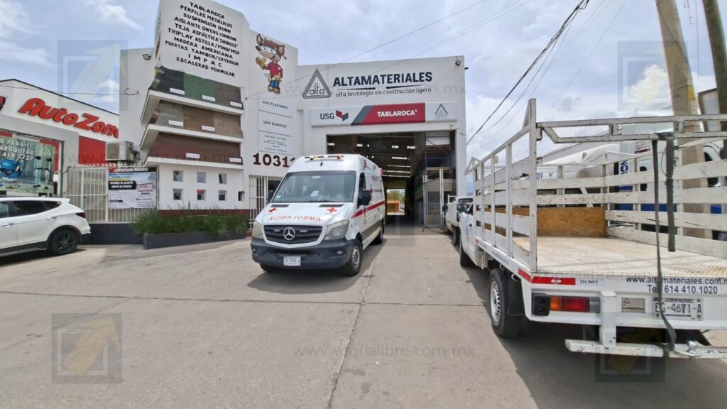 Trabajador cae de cuatro metros de altura en bodega de tablarroca en colonia Deportistas