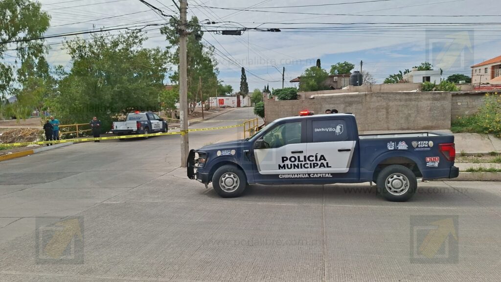 Localizan a hombre sin vida en puente de un arroyo de la colonia Revolución