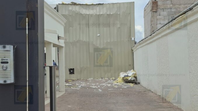 Explosión en fábrica de hielo provoca daños en viviendas de la colonia Villa Juárez