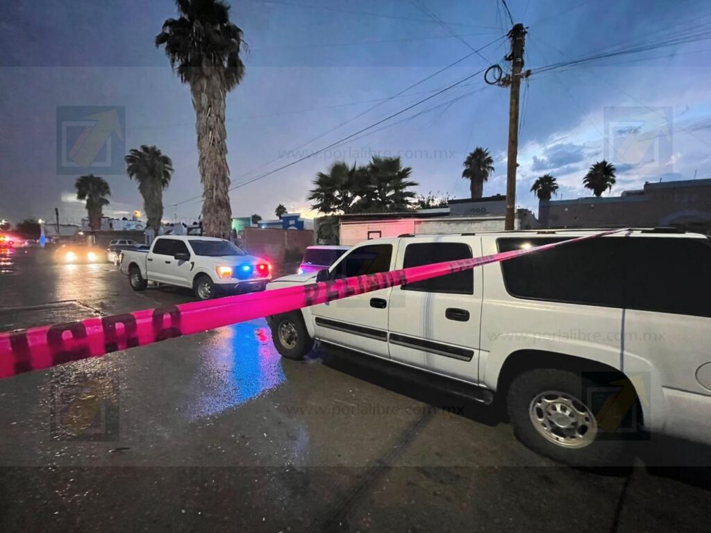 Hallan hombre sin vida afuera de una vivienda en Praderas del Sur; probable sobredosis