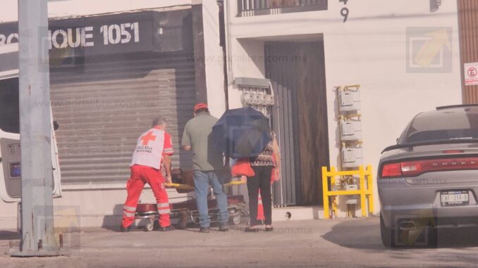 Hombre resulta lesionado tras caer de un balcón en Infonavit Nacional