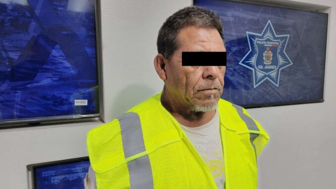 Rocía a su esposa y su hija con gasolina para matarlas; lo detienen