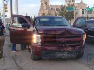 Choque en la avenida 20 de Noviembre deja dos lesionados