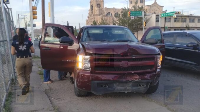 Choque en la avenida 20 de Noviembre deja dos lesionados