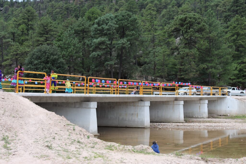 Inauguran puentes vehiculares para ingreso a la Cascada de Cusárare
