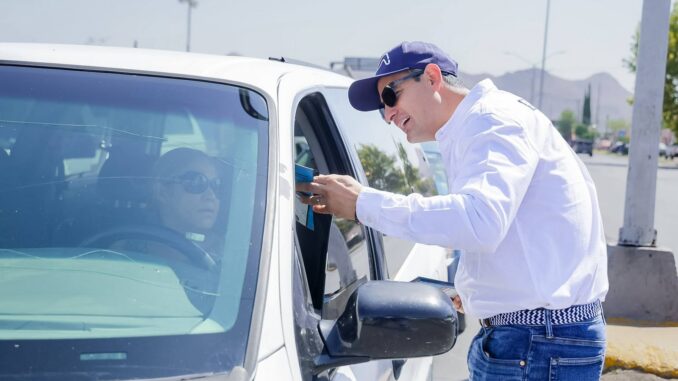 Lleva Marco Bonilla información sobre apoyos municipales a crucero de Juan Escutia y Tecnológico