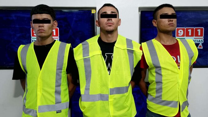 Arrestan a tres con un vehículo robado y cristal