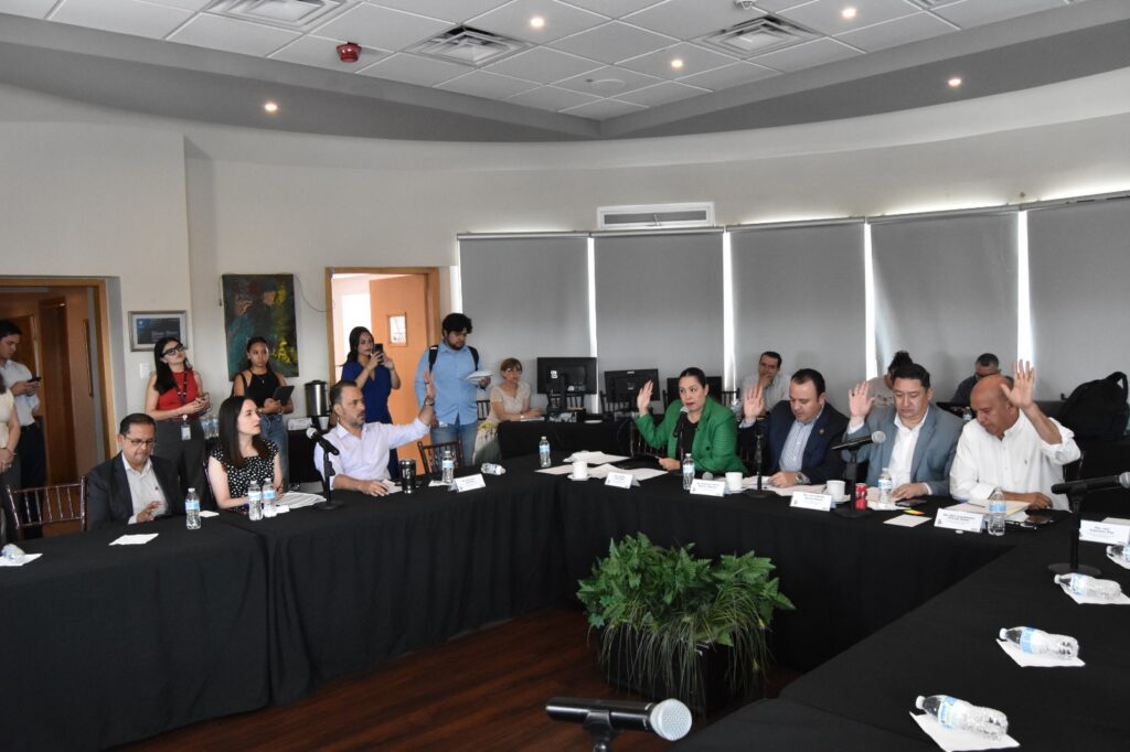 Notifican turno de iniciativas constitucionales para autonomía de la FGE