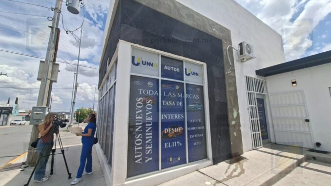 Afectados por autofinanciadora exigen devolución de su dinero; denuncian retrasos en entrega de vehículos