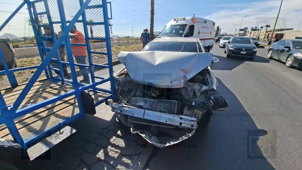 Exceso de velocidad provoca choque y deja dos mujeres lesionadas