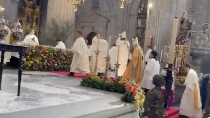 La Iglesia toma posición: ninguna autoridad puede impedir que se expresen ideas o se difunda información
