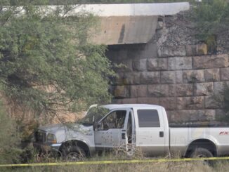 Adulto mayor fallece al volante tras salir de la carretera rumbo a Cuauhtémoc