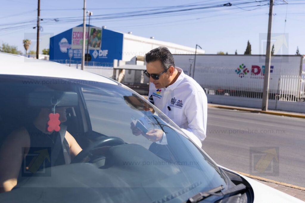 Acerca Marco Bonilla programas y servicios del Gobierno Municipal a las familias