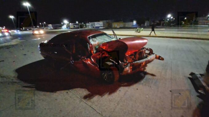 Conductor circula en sentido contrario y provoca brutal choque frontal en Villas del Rey