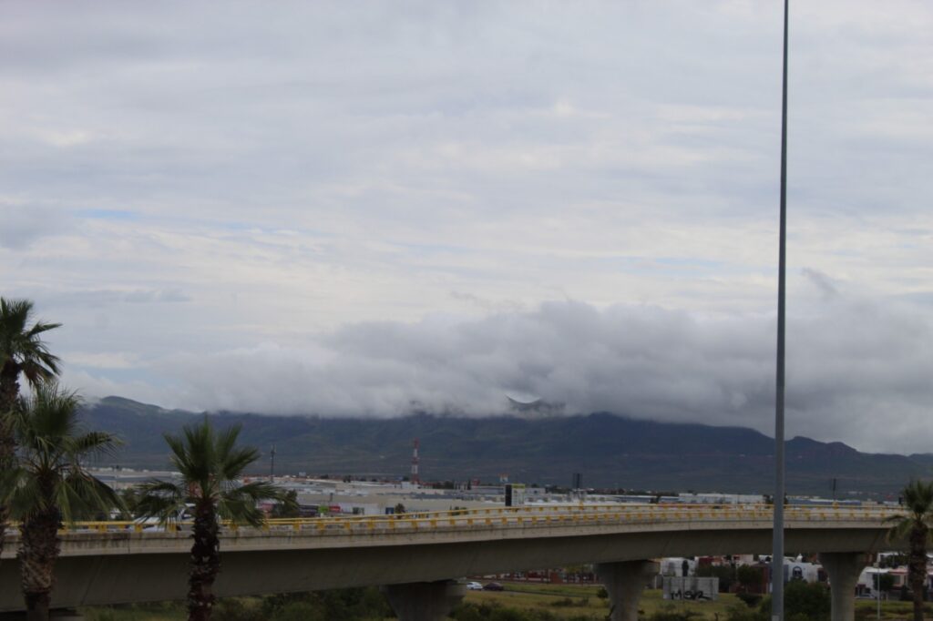 Pronostican lluvias fuertes, vientos y altas temperaturas en el estado este domingo