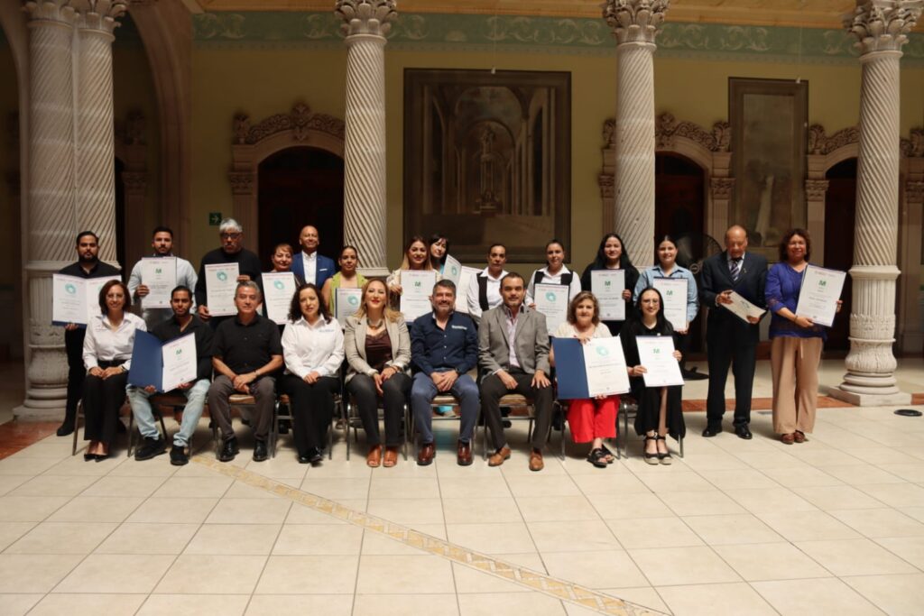 Entrega Secretaría de Turismo 30 Distintivos de Calidad Turística en el Pueblo Mágico de Hidalgo del Parral