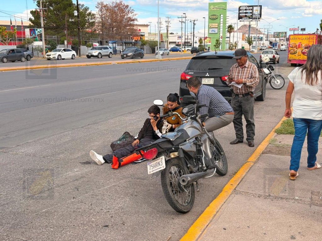Motociclista queda herido en choque tras ser lanzado varios metros en avenida Tecnológico