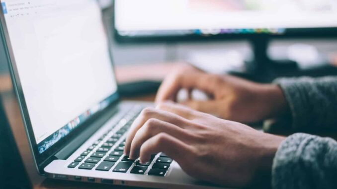 Alertan por sitios web falsos de aerolíneas y hoteles