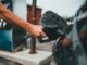 Refrendan gobierno y gasolineros acuerdos de estabilización de precios de la gasolina regular y el diésel