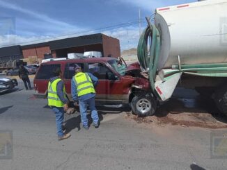 Choque por alcance deja a conductor prensado en la carretera Cuauhtémoc–Chihuahua