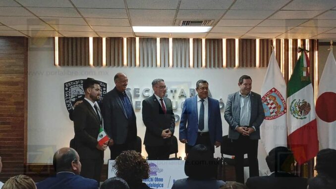 Despiden a egresados universitarios que se capacitarán en Japón