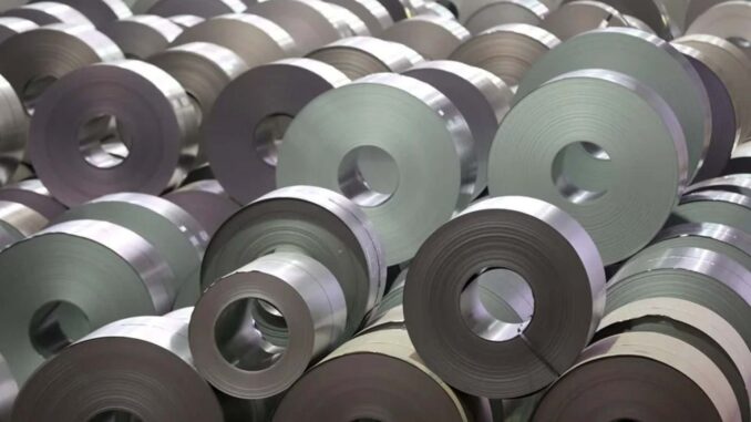 México busca eliminar aranceles al acero, aluminio y vehículos en revisión del T-MEC