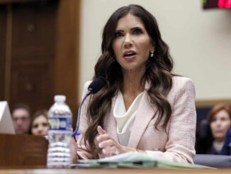 Varios sectores reciben con beneplácito la salida de Noem del DHS y exigen reformas