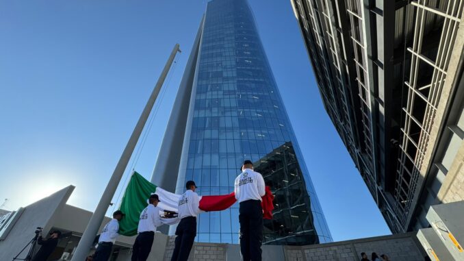 Inauguran con ceremonia solemne de izamiento de bandera la Torre Centinela