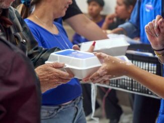 Lleva NutriChihuahua alimento para apoyar a familias en el Hospital Central