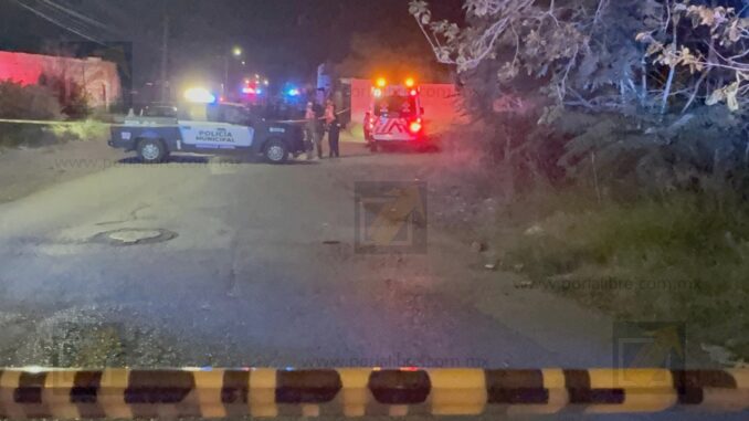 Ataque armado deja a un hombre y una mujer sin vida dentro de un vehículo