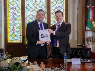 Bonilla entrega al Cabildo su Quinto Informe de Gobierno