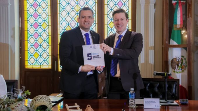 Bonilla entrega al Cabildo su Quinto Informe de Gobierno