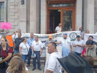 Trabajadores de la UACH se plantan en Rectoría; reclaman pago de horas extra y recategorizaciones