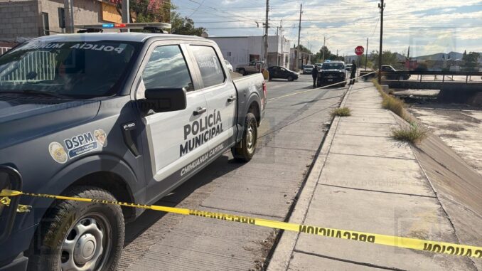 Hallan a hombre sin vida debajo de puente; presuntamente habría muerto por sobredosis