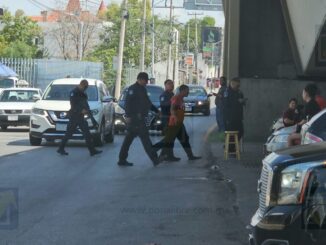 Avistan a sujeto a través de cámaras, supuestamente intentaba colgar una manta; vieron mal