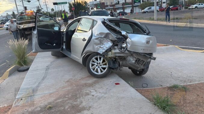 Fuerte choque en la zona Reliz deja dos conductores con lesiones